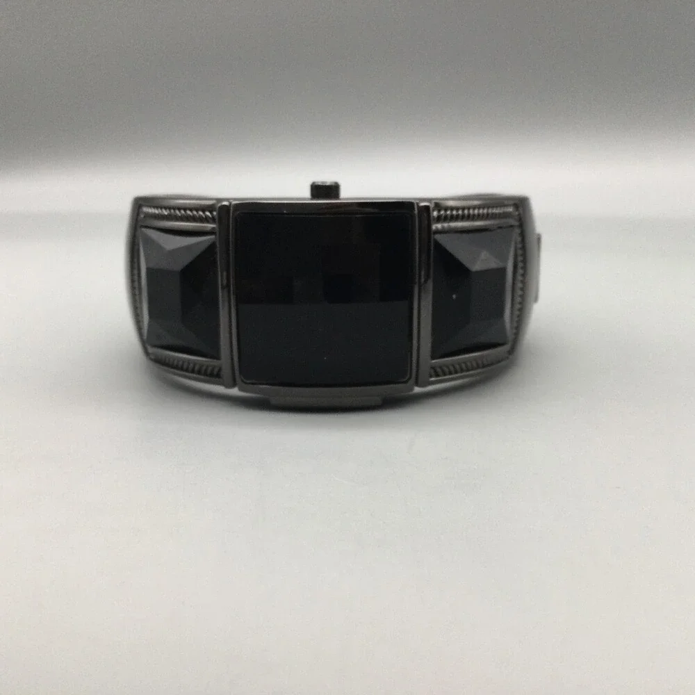 Valletta Womens Watch 31mm Silver Tone Faceted Bangle Bracelet New Battery 6.75